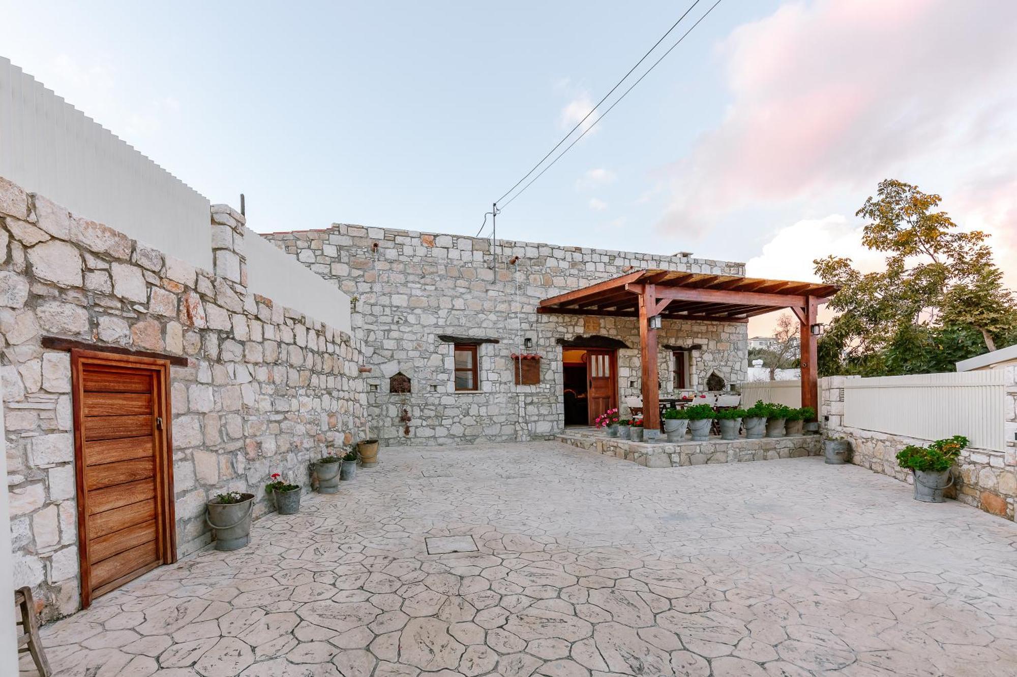 Iliada's Traditional Stone House * Пафос